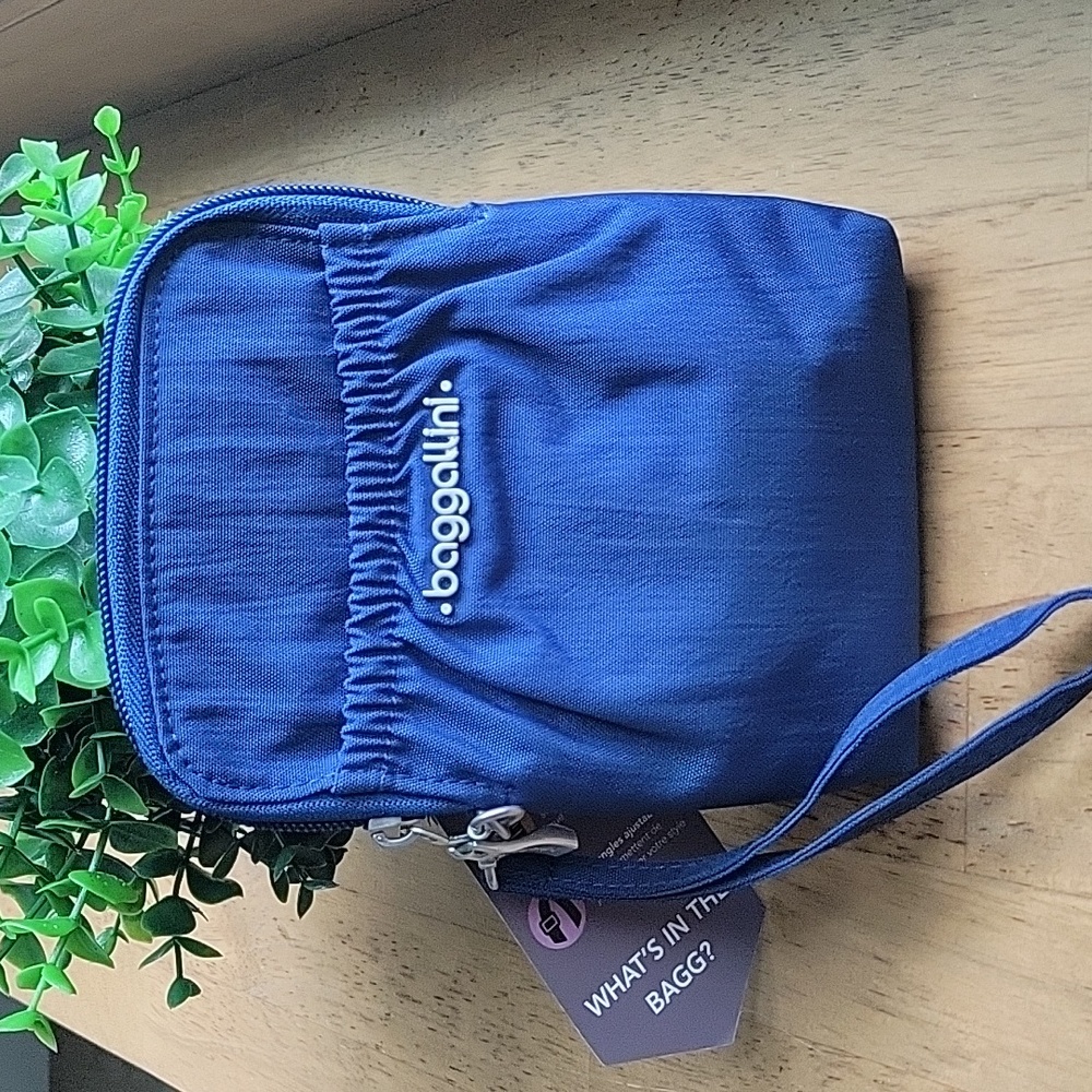 baggalini Bryant Crossbody Pouch | Pacific (Navy)
